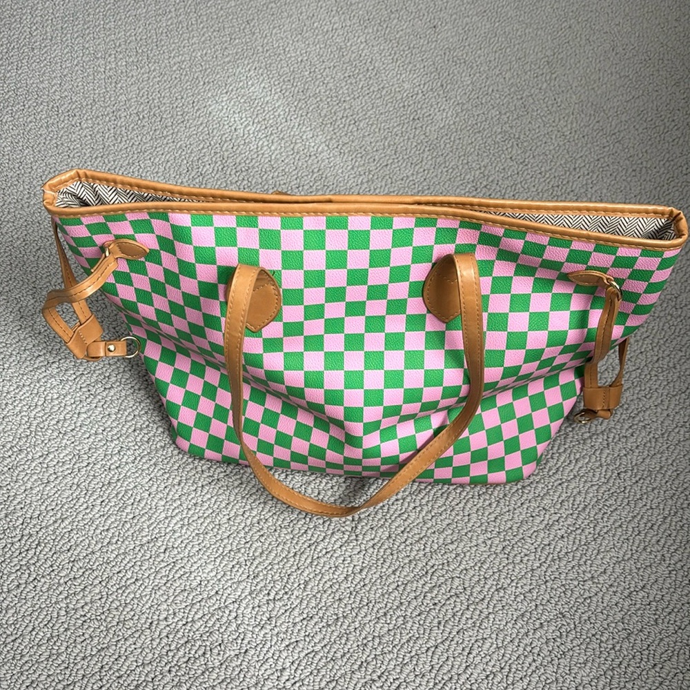 AKA Vegan leather Medium Tote & wristlet